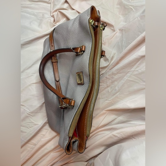 Dooney & Bourke Med Size Leather tote beige red inside - Picture 7 of 9